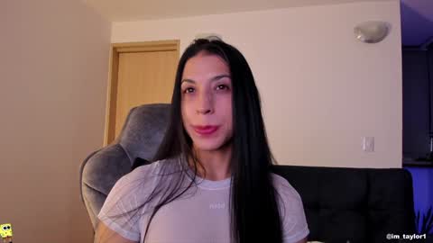 Snapshot of im_taylor chatting on 01/16/25, 02:51 TAYLOR online show from 01/16/25, 02:51