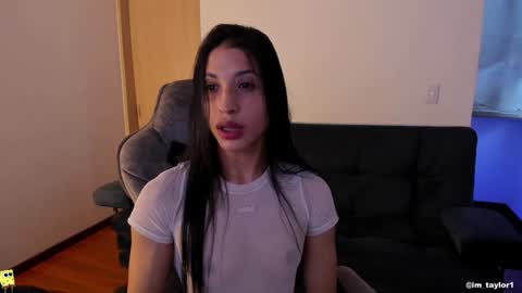 Snapshot of im_taylor chatting on 01/19/25, 11:00 TAYLOR online show from 01/19/25, 11:00