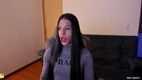 Snapshot of im_taylor chatting on 01/20/25, 11:54 TAYLOR online show from 01/20/25, 11:54