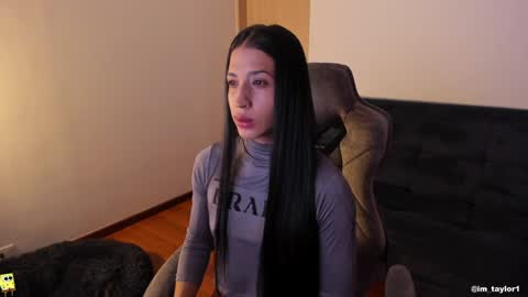 Snapshot of im_taylor chatting on 02/06/25, 05:25 TAYLOR online show from 02/06/25, 05:25