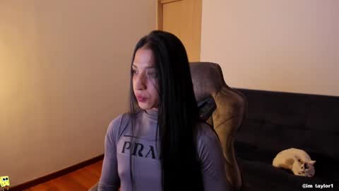 Snapshot of im_taylor chatting on 02/11/25, 05:47 TAYLOR online show from 02/11/25, 05:47