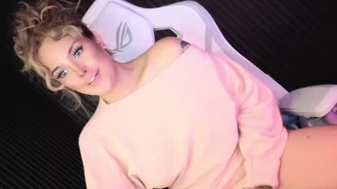 Candy Moore online show from 03/29/26, 03:45