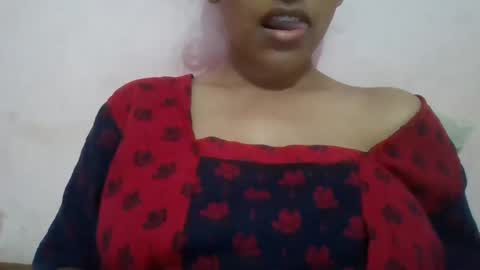 Snapshot of imlovelyrose chatting on 12/11/24, 03:02 ROSE online show from 12/11/24, 03:02