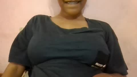 Snapshot of imlovelyrose chatting on 12/22/24, 02:06 ROSE online show from 12/22/24, 02:06