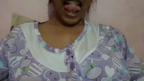 Snapshot of imlovelyrose chatting on 01/14/25, 08:59 ROSE online show from 01/14/25, 08:59