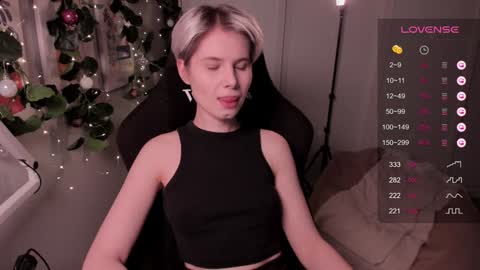 Snapshot of imnotmia chatting on 12/18/24, 08:36 Mia online show from 12/18/24, 08:36