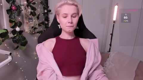 Snapshot of imnotmia chatting on 01/19/25, 05:07 Mia online show from 01/19/25, 05:07