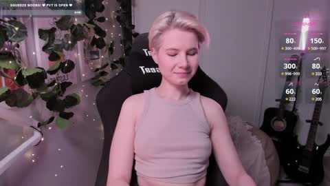 Snapshot of imnotmia chatting on 02/04/25, 10:00 Mia online show from 02/04/25, 10:00