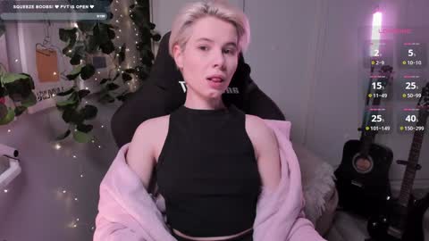 Snapshot of imnotmia chatting on 02/08/25, 09:56 Mia online show from 02/08/25, 09:56