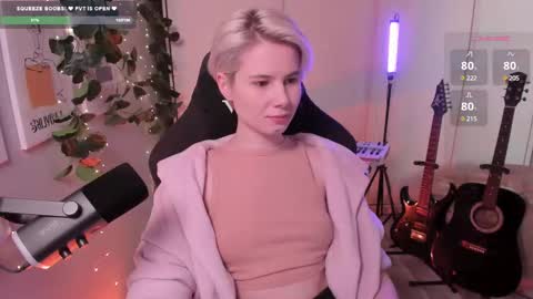 Snapshot of imnotmia chatting on 02/22/25, 12:51 Mia online show from 02/22/25, 12:51