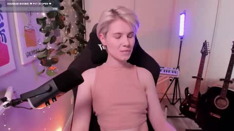 Snapshot of imnotmia chatting on 02/23/25, 01:21 Mia online show from 02/23/25, 01:21