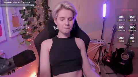 Snapshot of imnotmia chatting on 02/27/25, 01:17 Mia online show from 02/27/25, 01:17