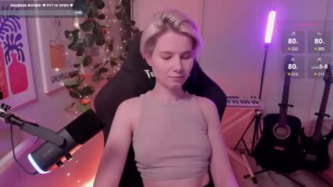 Snapshot of imnotmia chatting on 03/08/25, 10:00 Mia online show from 03/08/25, 10:00