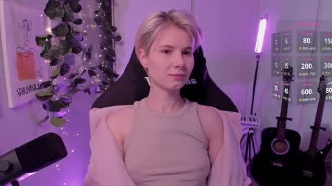 Snapshot of imnotmia chatting on 03/09/25, 10:19 Mia online show from 03/09/25, 10:19