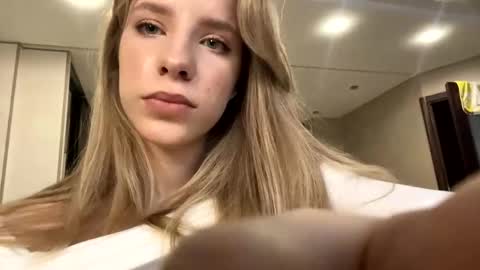 Snapshot of imogensy chatting on 12/03/24, 08:16 my name Imo Fansly online show from 12/03/24, 08:16