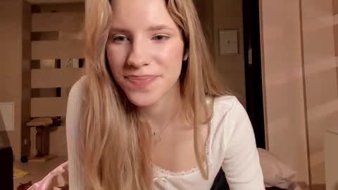 Snapshot of imogensy chatting on 12/07/24, 11:23 my name Imo Fansly online show from 12/07/24, 11:23