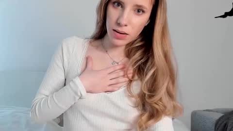 Snapshot of imogensy chatting on 03/11/25, 06:32 my name Imo Fansly online show from 03/11/25, 06:32