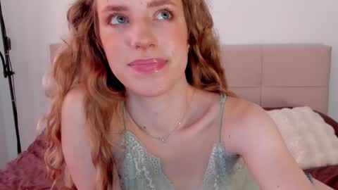 Snapshot of imogensy chatting on 09/14/25, 09:08 my name Imo Fansly online show from 09/14/25, 09:08