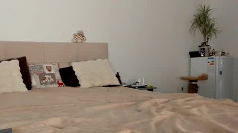 Snapshot of imogensy chatting on 01/17/26, 04:43 my name Imo Fansly online show from 01/17/26, 04:43