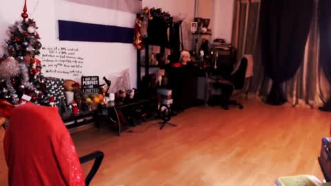 Empress online show from 01/11/25, 04:03