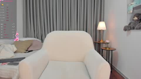 Sofia Guzman   Schedule 9 AM - 5 PM GMT-5 online show from 04/17/26, 07:39