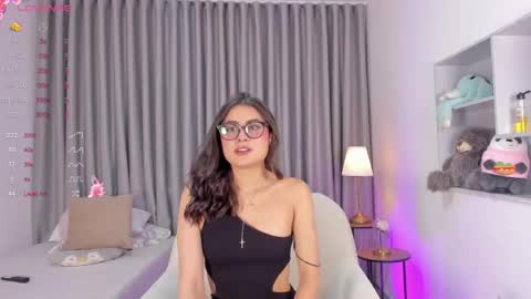 Sofia Guzman   Schedule 9 AM - 5 PM GMT-5 online show from 04/21/26, 07:39