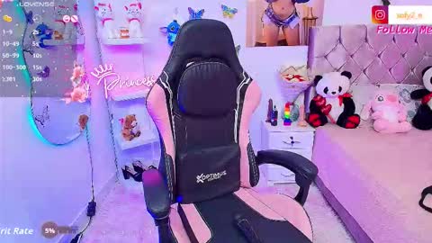 Snapshot of imsofy_1 chatting on 11/18/25, 10:25 sofy online show from 11/18/25, 10:25