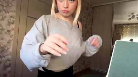 Lola online show from 03/14/26, 11:48