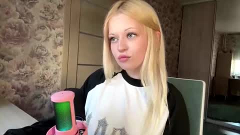 Lola online show from 03/26/26, 12:11