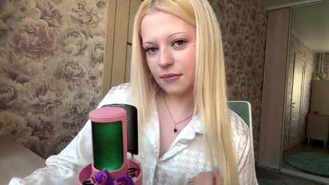 Lola online show from 04/03/26, 12:14