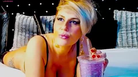 inanna_ishtar1 online show from 04/01/26, 01:41