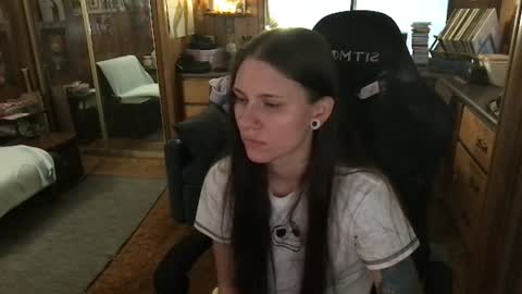 Snapshot of incognitoqueen chatting on 06/17/26, 01:52 Carter online show from 06/17/26, 01:52