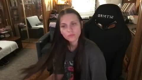 Snapshot of incognitoqueen chatting on 06/25/26, 05:34 Carter online show from 06/25/26, 05:34