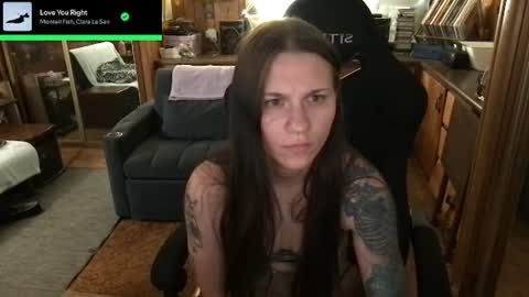 Snapshot of incognitoqueen chatting on 08/03/26, 04:11 Carter online show from 08/03/26, 04:11