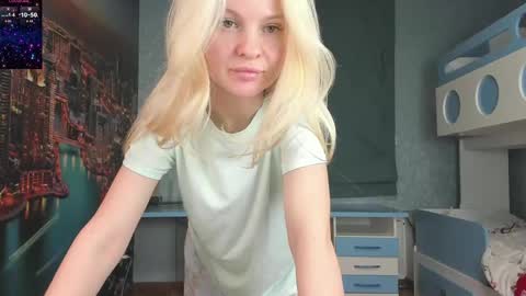 Snapshot of incredible__shell_ chatting on 04/27/26, 07:56 Masha online show from 04/27/26, 07:56