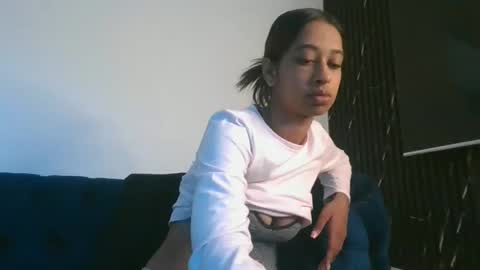 Snapshot of indanbella19 chatting on 05/11/26, 05:13 indanbella19 online show from 05/11/26, 05:13