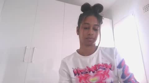 Snapshot of indanbella19 chatting on 05/12/26, 05:04 indanbella19 online show from 05/12/26, 05:04