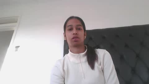 Snapshot of indanbella19 chatting on 05/25/26, 05:35 indanbella19 online show from 05/25/26, 05:35