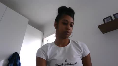Snapshot of indanbella19 chatting on 06/03/26, 07:11 indanbella19 online show from 06/03/26, 07:11
