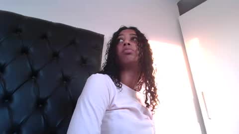 Snapshot of indanbella19 chatting on 06/12/26, 05:06 indanbella19 online show from 06/12/26, 05:06