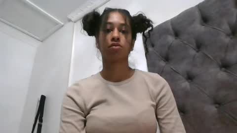 Snapshot of indanbella19 chatting on 06/30/26, 04:35 indanbella19 online show from 06/30/26, 04:35
