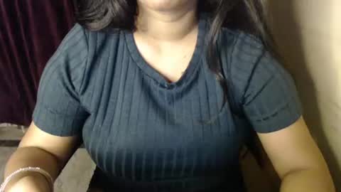 Snapshot of indian_nia chatting on 10/18/25, 09:37 Nia online show from 10/18/25, 09:37