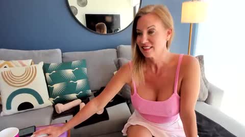 IndianaCooper - Showtimes - Mon-Fri 12pm and 930PM CST SatSun 930pm CST online show from 09/29/25, 03:39