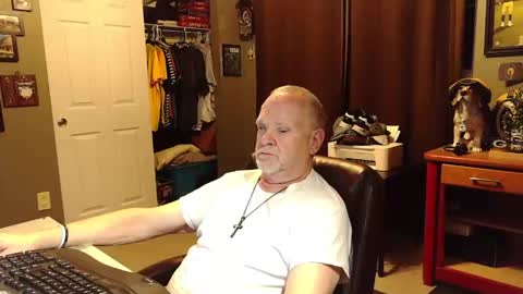 Papa online show from 11/10/25, 03:38