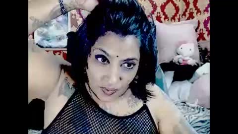 Snapshot of indiancatz2 chatting on 09/20/25, 03:18 anusha online show from 09/20/25, 03:18