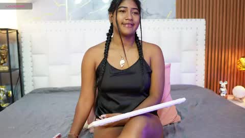 Snapshot of indiancutiie chatting on 05/04/26, 08:05 LITTLE AINHOA online show from 05/04/26, 08:05