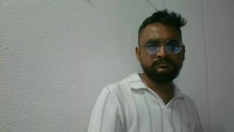 Snapshot of indianlover1433 chatting on 09/20/25, 05:19 Indian lover online show from 09/20/25, 05:19