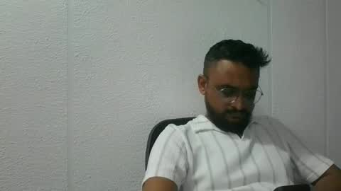 Snapshot of indianlover1433 chatting on 09/25/25, 05:22 Indian lover online show from 09/25/25, 05:22
