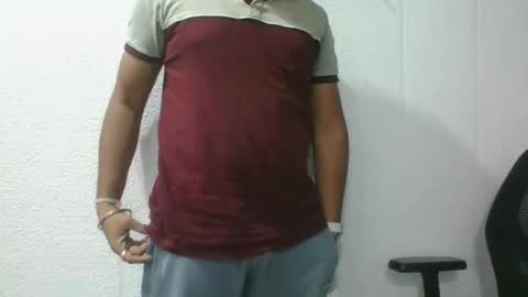 Snapshot of indianlover1433 chatting on 10/17/25, 05:10 Indian lover online show from 10/17/25, 05:10