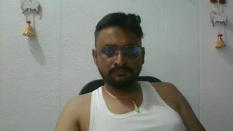 Snapshot of indianlover1433 chatting on 10/24/25, 06:43 Indian lover online show from 10/24/25, 06:43